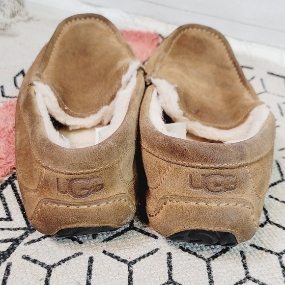 UGG Ascot Slipper in Tan, sz 11 - Picture 8 of 16